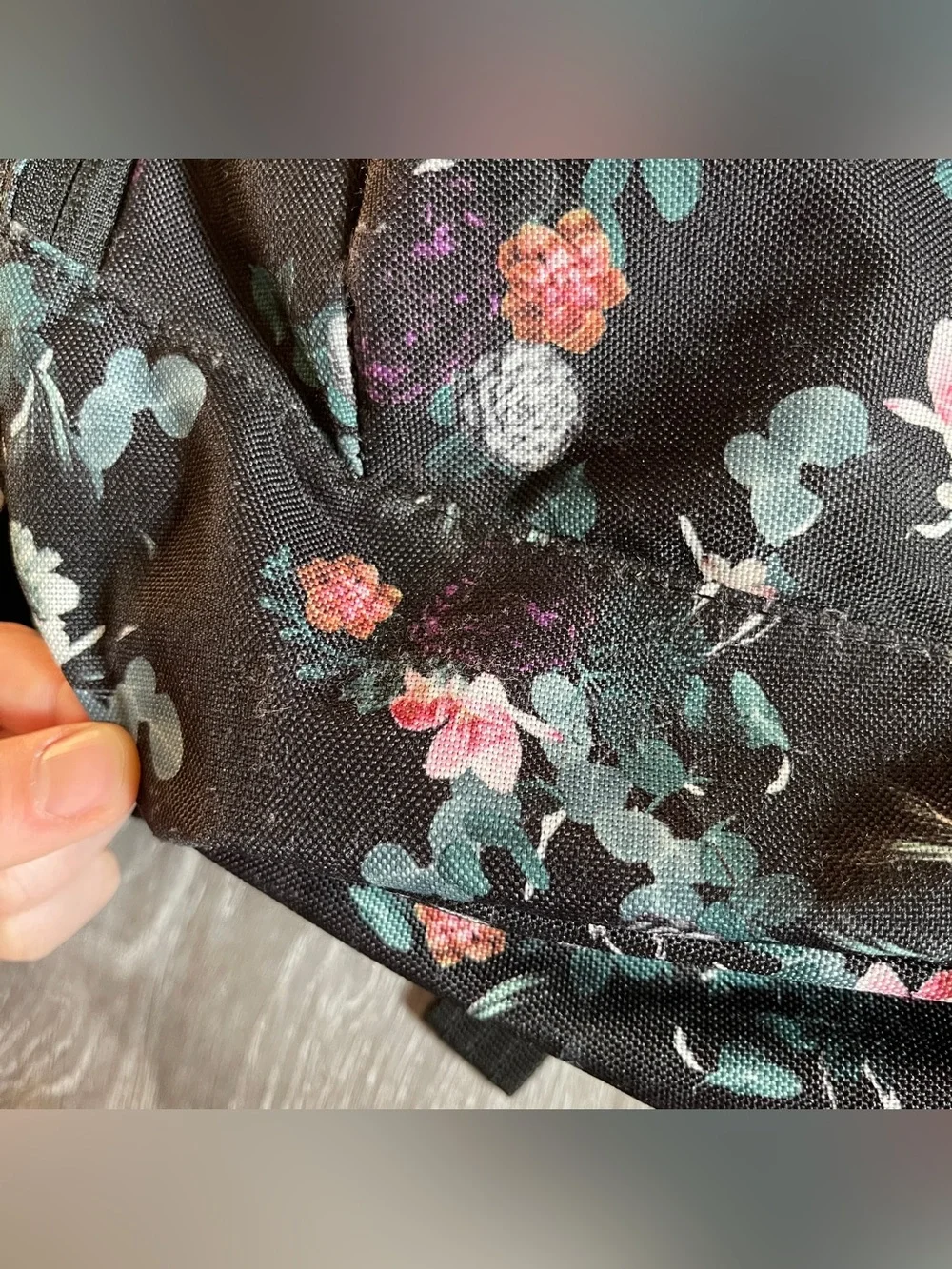 Dakine Prom 25L Flora  Backpack. Holds 14” Laptop Insulated Pocket Floral